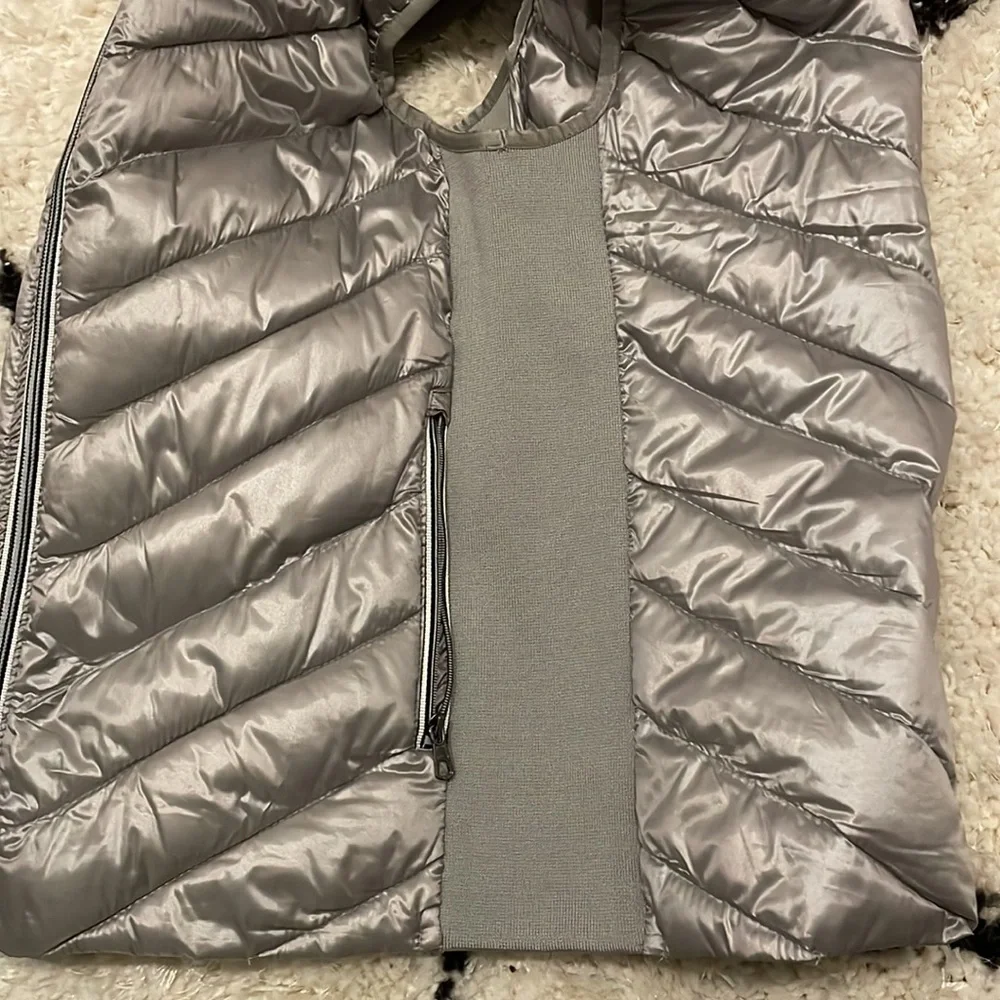 GAP Vest - Picture 3 of 4